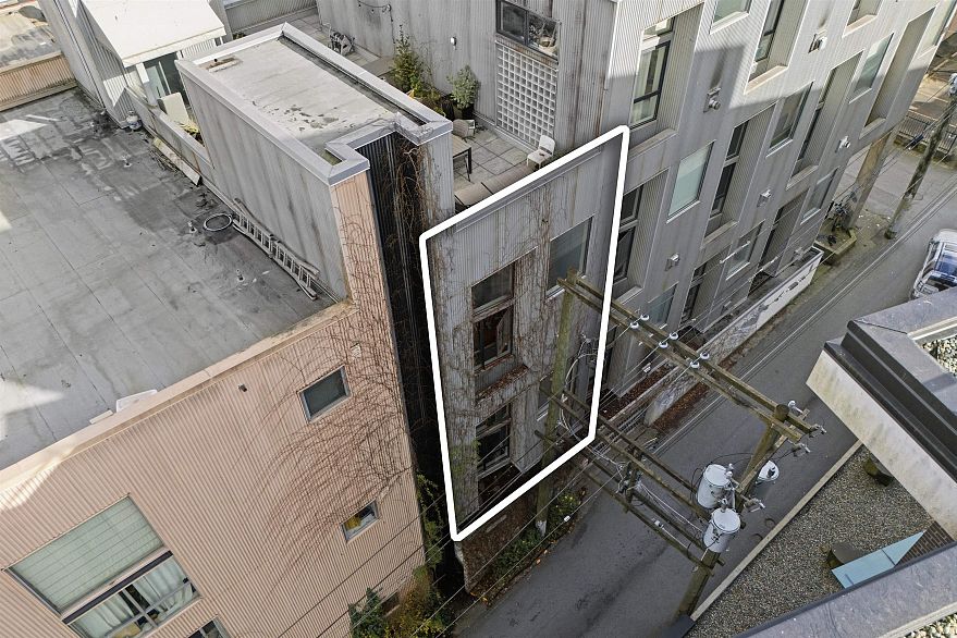 203 234 E 5th Avenue