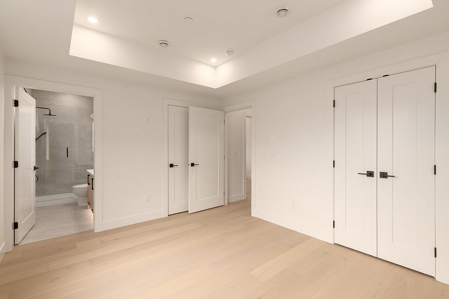 2 3508 E Pender Street