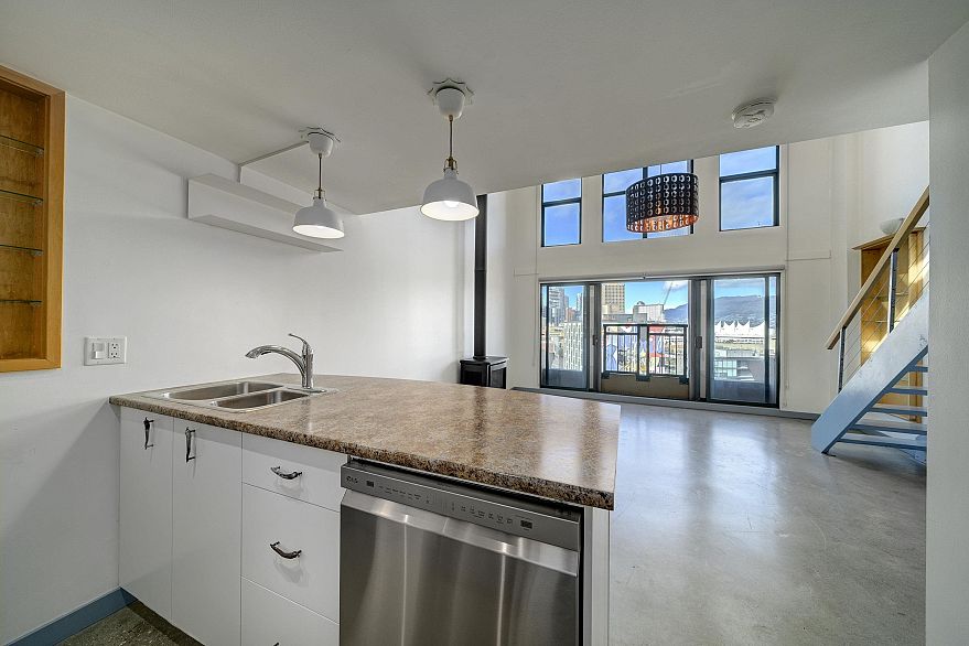 806 22 E Cordova Street