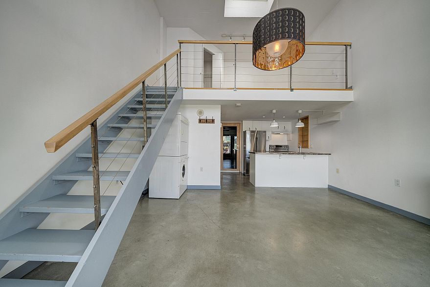 806 22 E Cordova Street