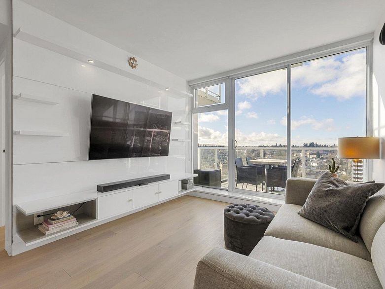 1106 2221 E 30th Avenue