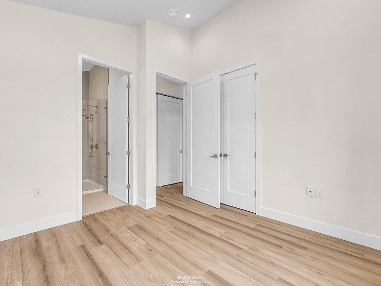 2 4257 Knight Street