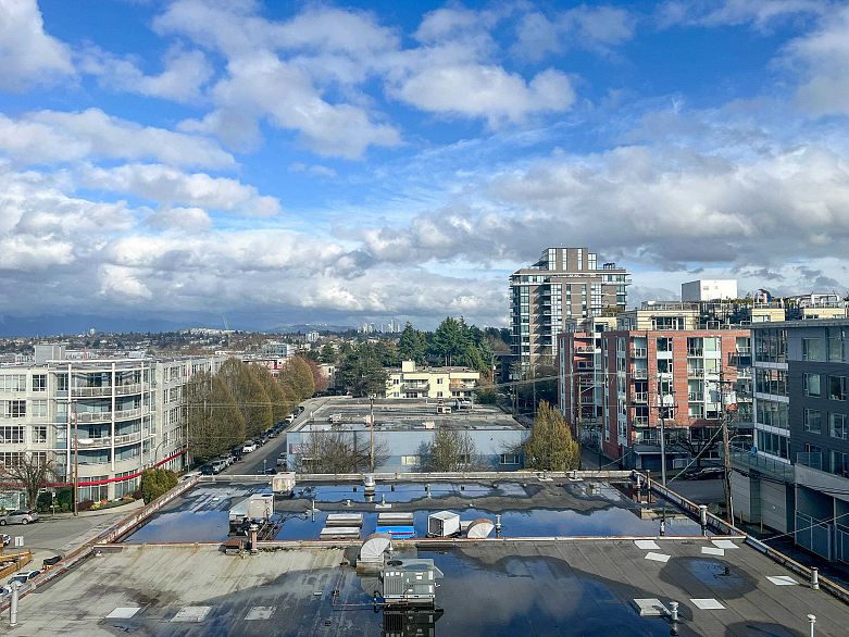 203 234 E 5th Avenue