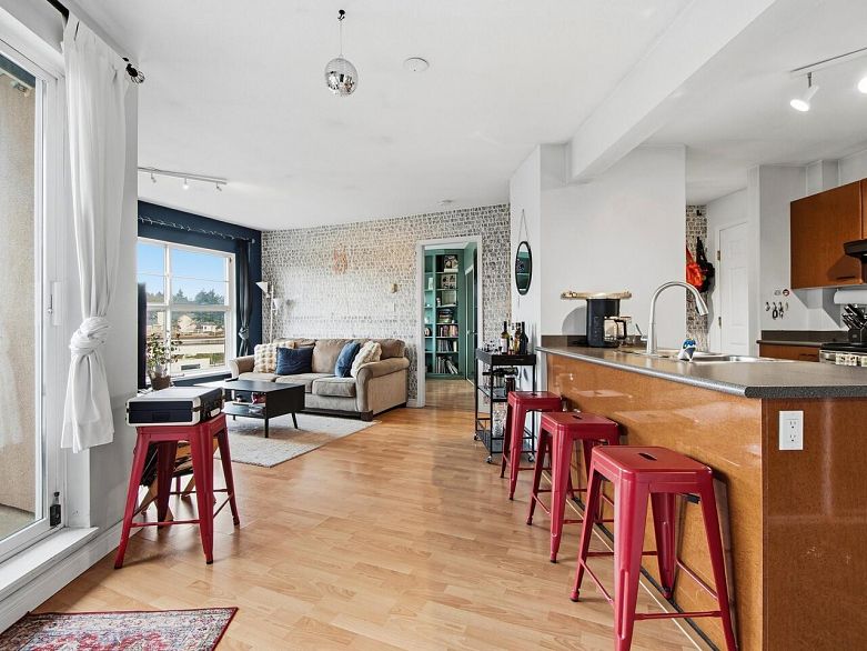 404 1688 E 8th Avenue