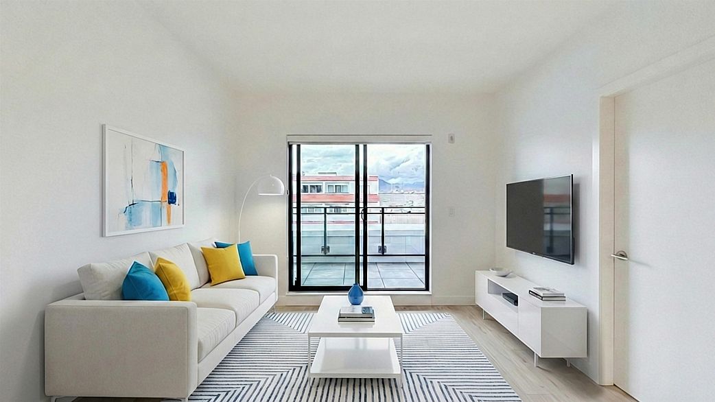 204 1680 E 12th Avenue