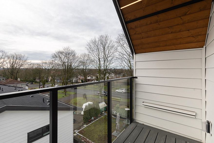 2 3508 E Pender Street