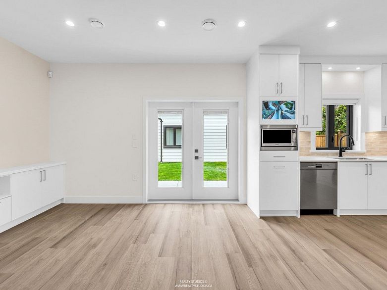 2 4257 Knight Street