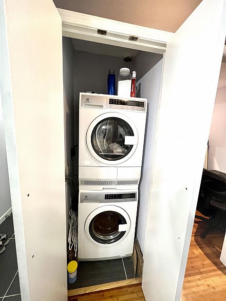 610 438 SEYMOUR STREET, Vancouver BC V6Z 2X6