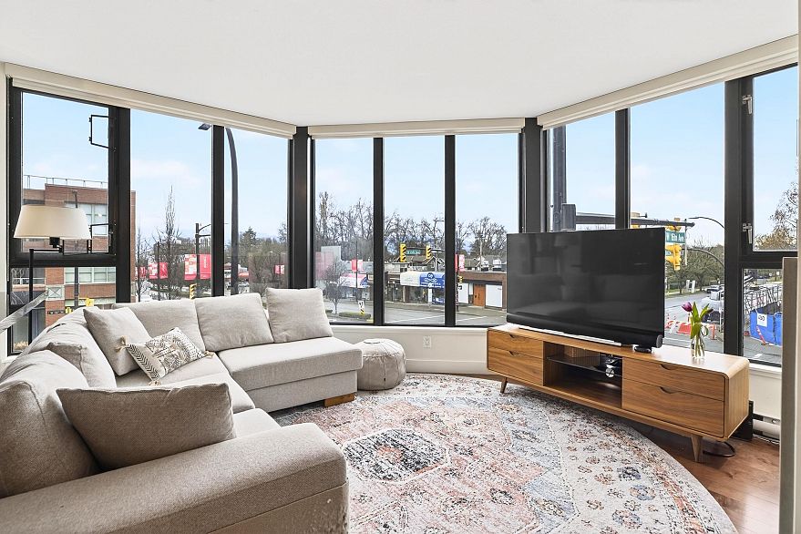 207 3228 Tupper Street