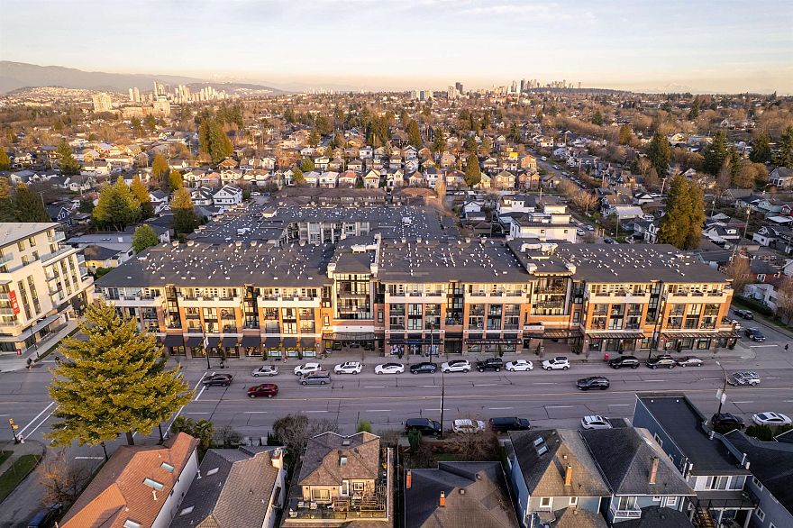 206 4550 Fraser Street