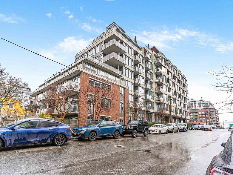 605 250 E 6th Avenue