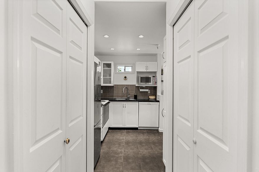 202 1537 Charles Street