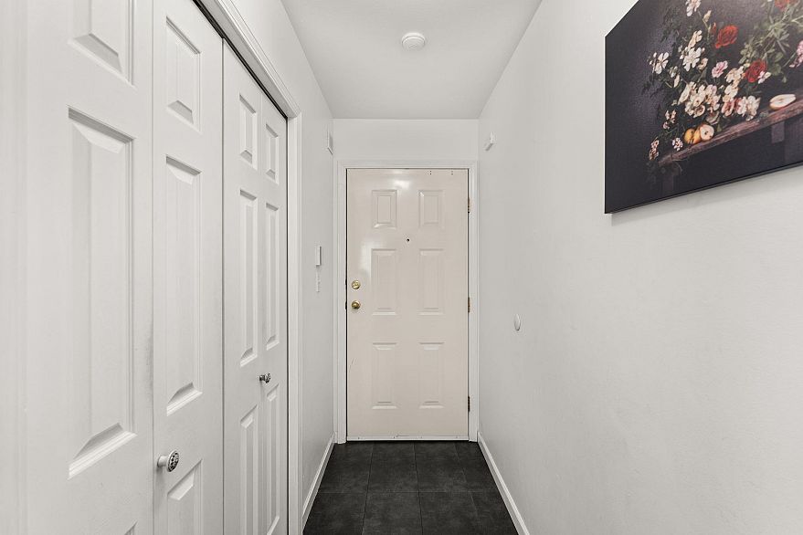 202 1537 Charles Street