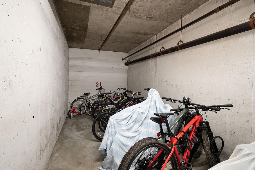 405 8775 Cartier Street