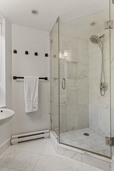 204 2410 Cornwall Avenue