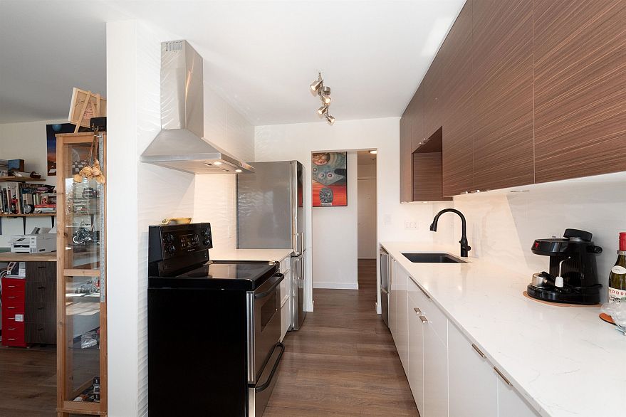 405 8775 Cartier Street