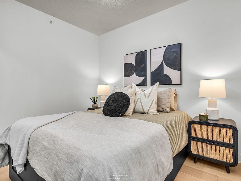 605 250 E 6th Avenue