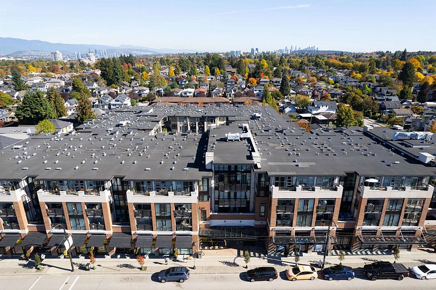 206 4550 Fraser Street