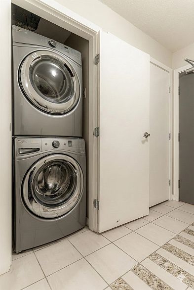 1802 455 Beach Crescent