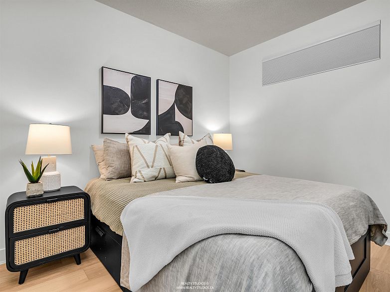 605 250 E 6th Avenue