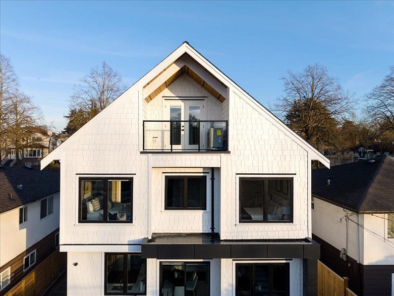 2 6061 Sherbrooke Street