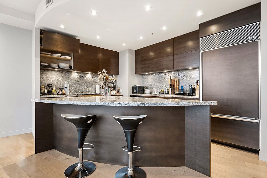 3403 938 Nelson Street