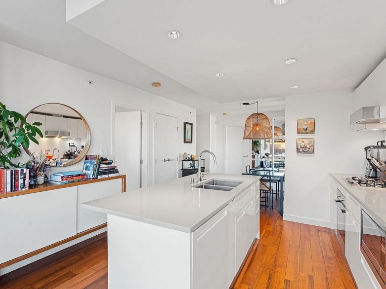 1207 188 Keefer Street