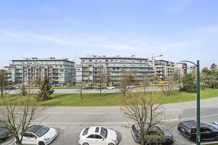 307 5212 Cambie Street