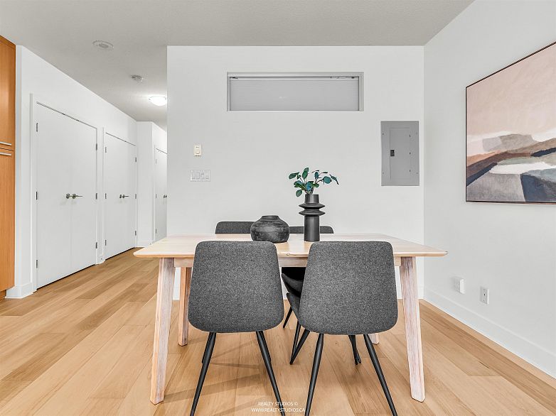 605 250 E 6th Avenue