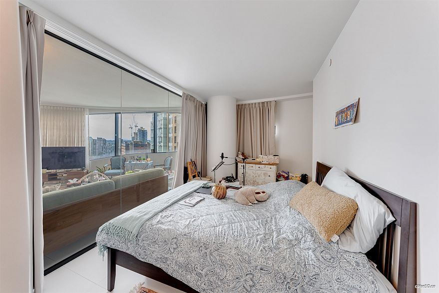 1603 1033 Nelson Street