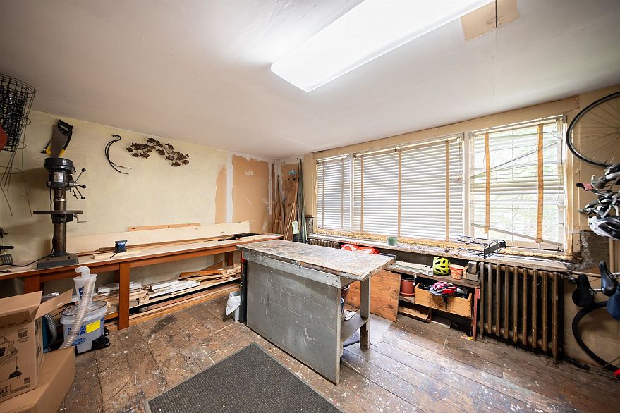 303 1565 Burnaby Street