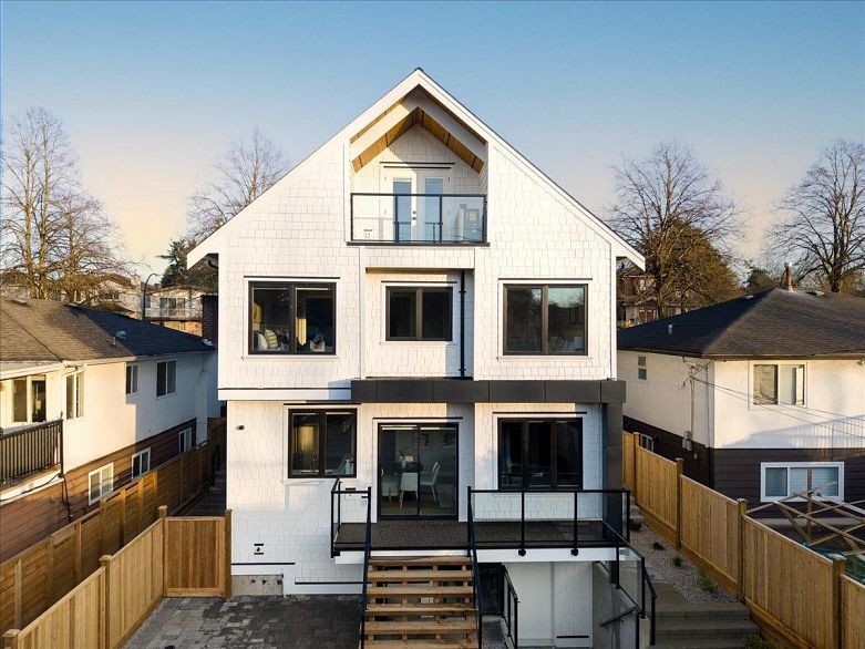 2 6061 Sherbrooke Street