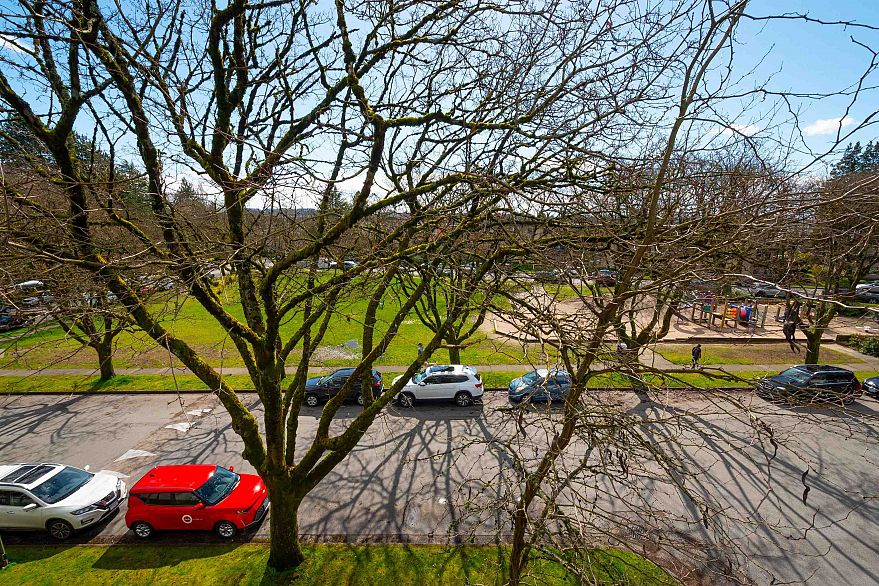 405 8775 Cartier Street