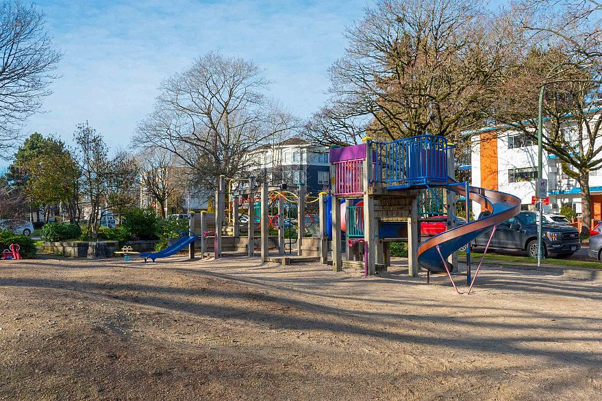 405 8775 Cartier Street