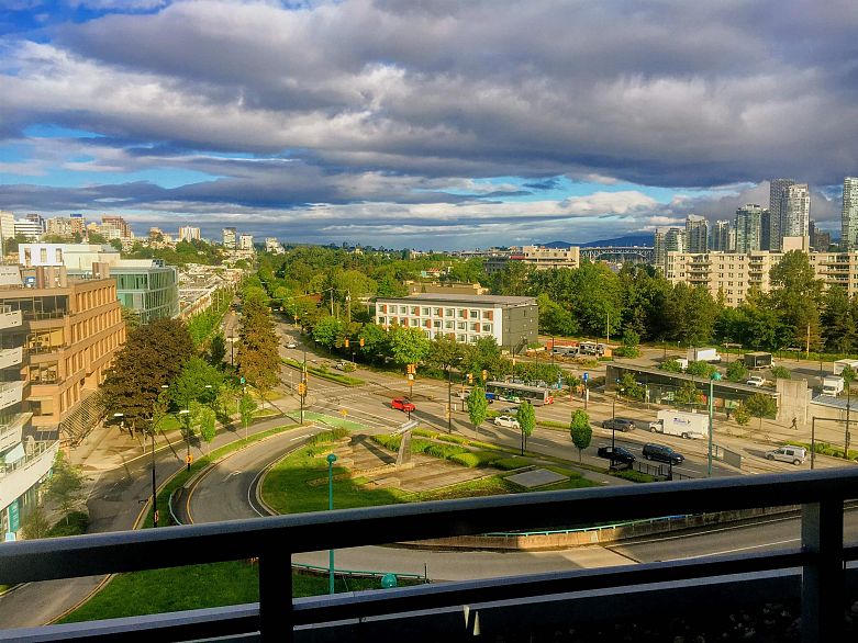 304 495 W 6th Avenue