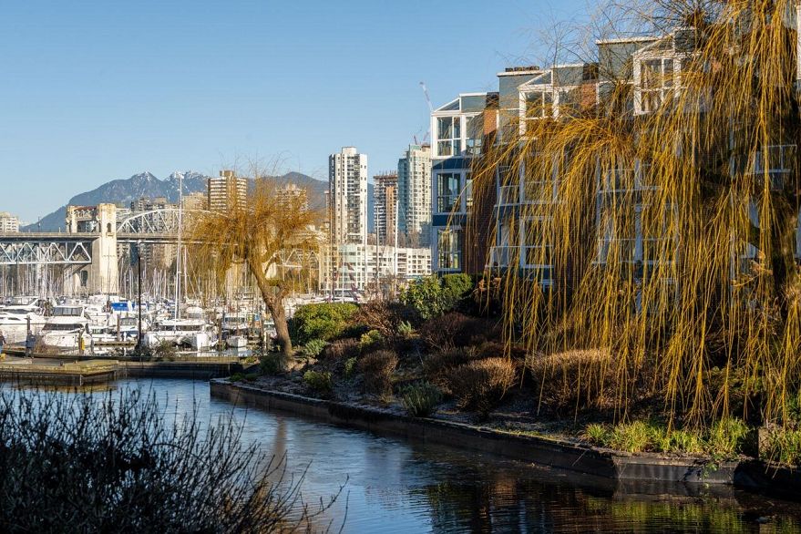 302 1502 Island Park Walk