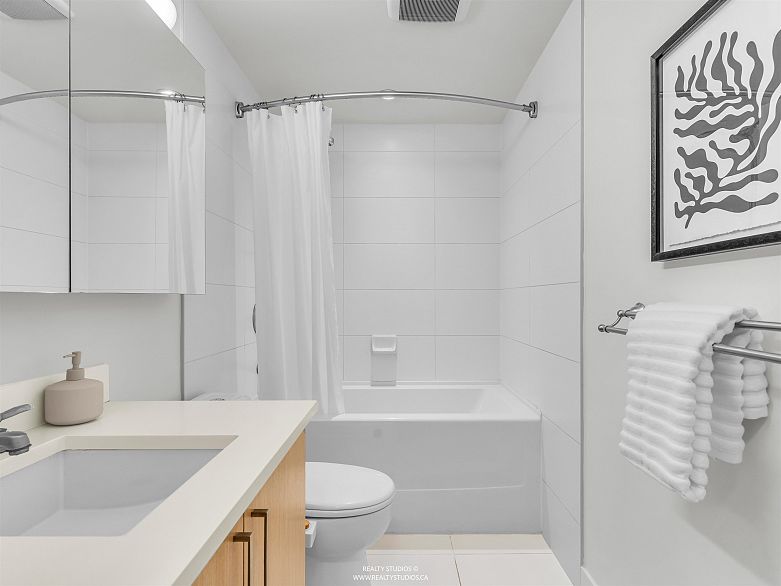 605 250 E 6th Avenue