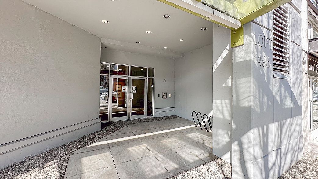 304 495 W 6th Avenue