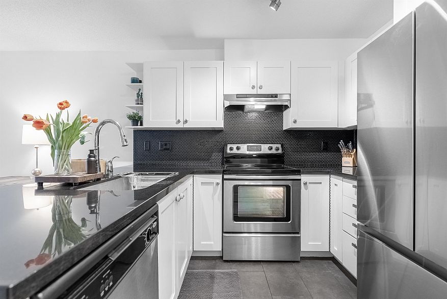 206 4550 Fraser Street