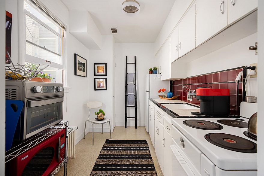 303 1565 Burnaby Street