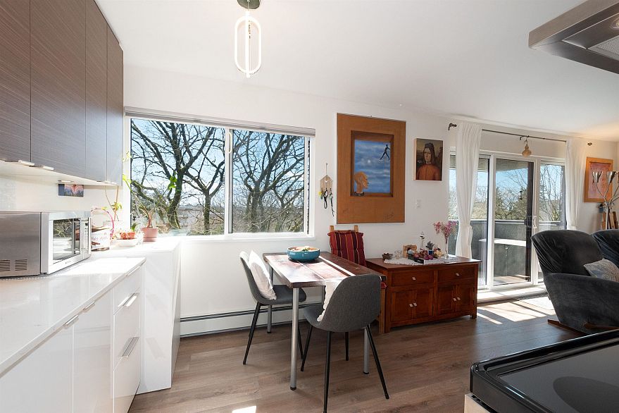 405 8775 Cartier Street