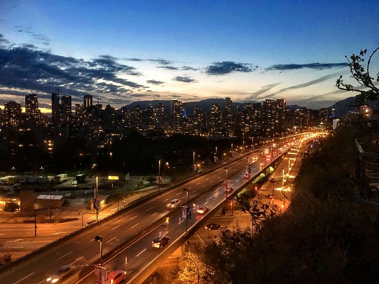 304 495 W 6th Avenue