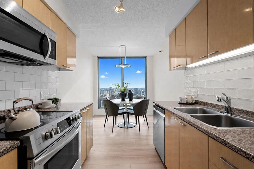 2806 1288 W Georgia Street