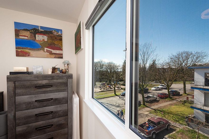 405 8775 Cartier Street