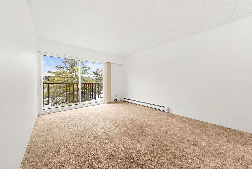204 3136 Kingsway