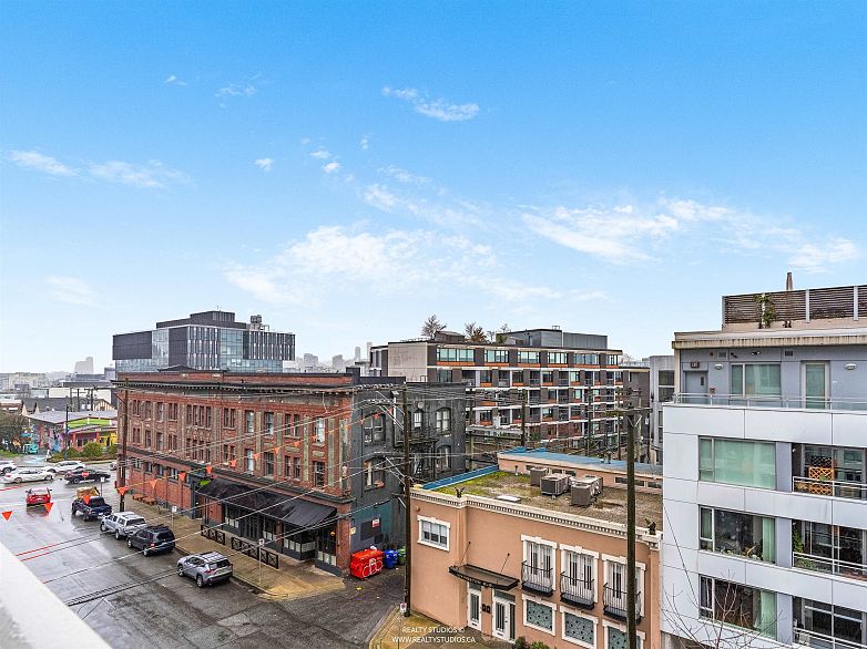 605 250 E 6th Avenue