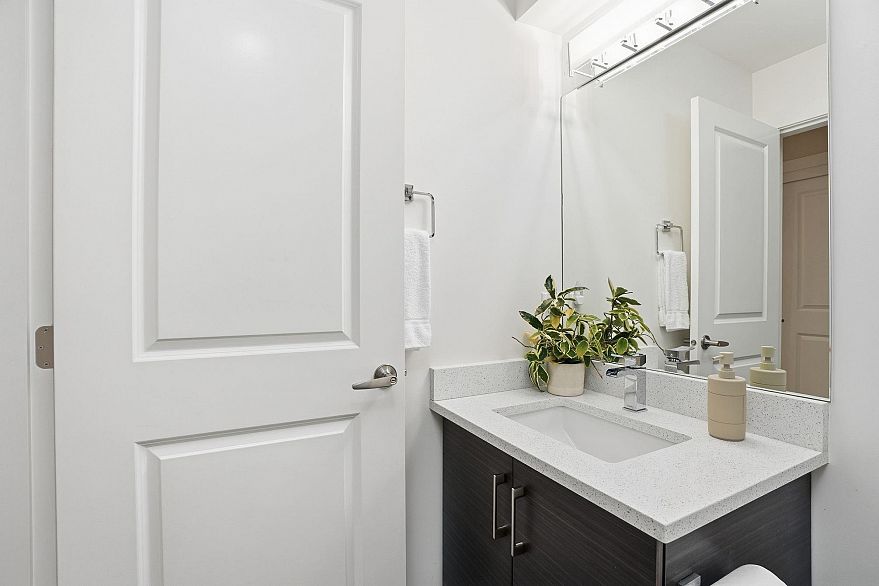 4 1851 Adanac Street