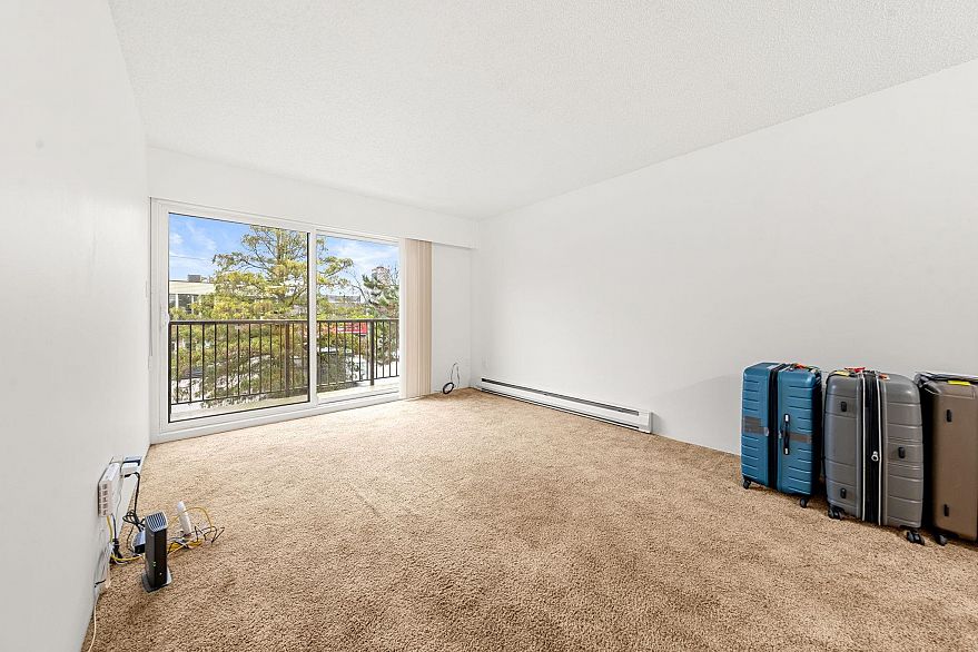 204 3136 Kingsway