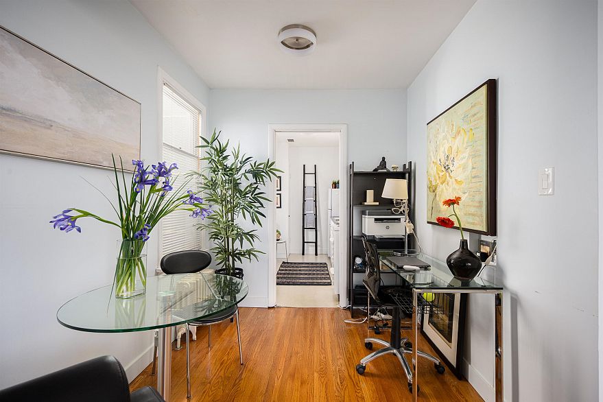 303 1565 Burnaby Street