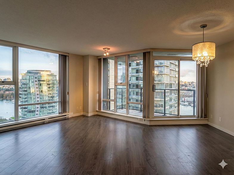 1802 455 Beach Crescent